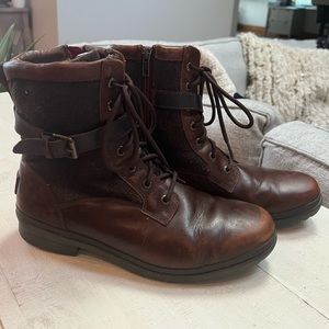 Womens leather Sherpa-lined ugg boots